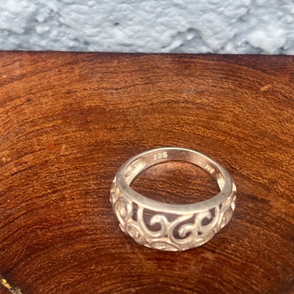 Sterling Silver Dome Band In size 6 3/4 Filigree Swirl Ring - Picture 2 of 10